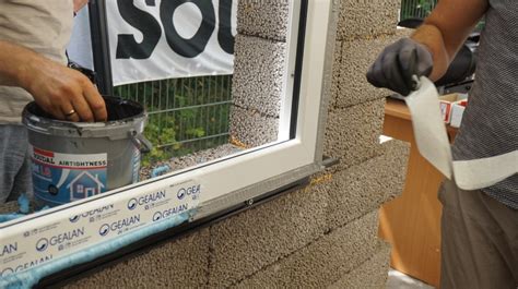 Vaizdas iš vidaus, kaip purkšti sandarinimo putas