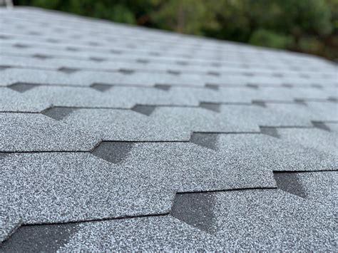 Įvairių spalvų bituminės čerpės