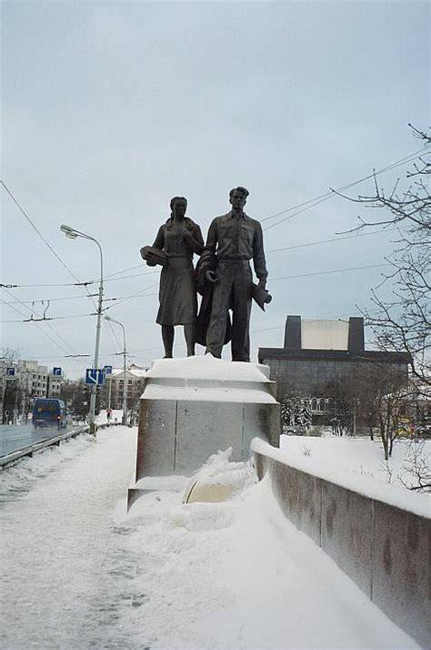 Vilnius Žaliojo tilto skulptūros: „Mokslo jaunimas“, „Taikos sargyboje“, „Žemės ūkis“, „Pramonė ir statyba“
