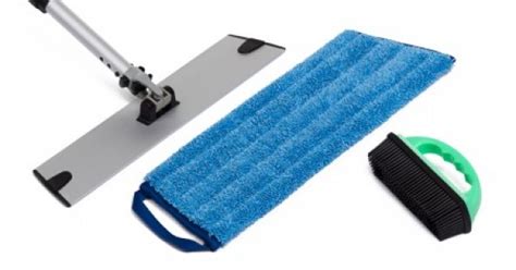 Grindų valymas nuo vaško