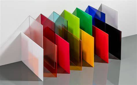 PLEXIGLAS® serijų pavyzdžiai: GS, XT, Satinice, EndLighten, proTerra.
