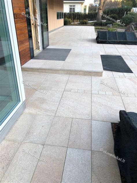 Deginto granito plytelės lauko terasoje