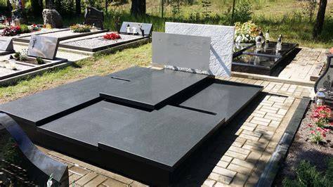 Kapavietė su granito plokštėmis ir takeliais