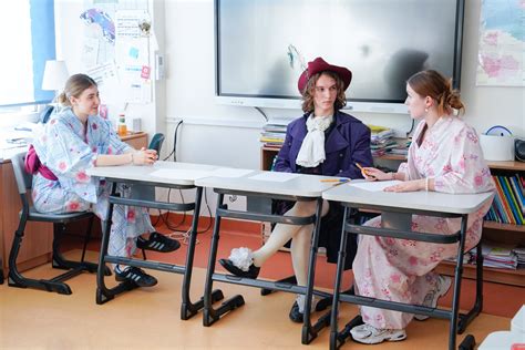 Daugiakalbystės iliustracija