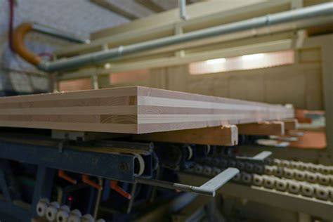 „Wood Craftsin“ medienos amatų gamykla ir gamybos procesas