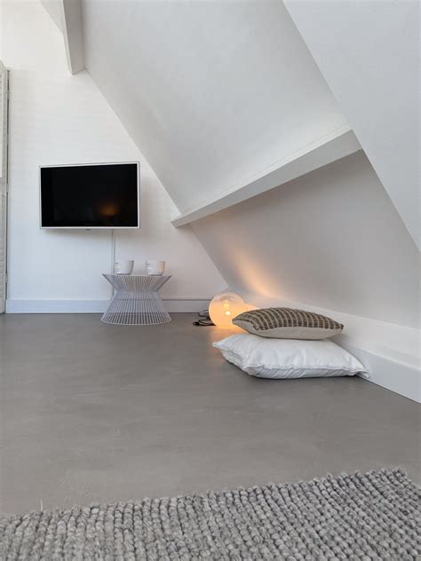 Mikrocemento grindys lofto interjere