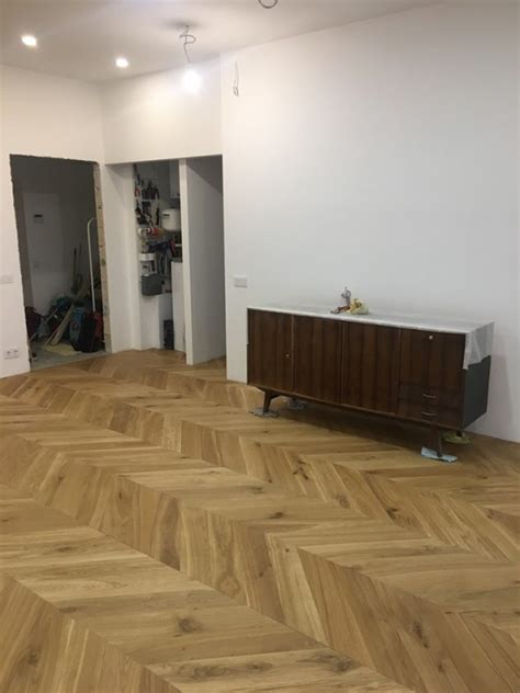 Parketlentės su eglutės raštu