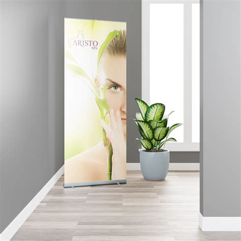 Roll-up stendų pavyzdžiai lauke ir viduje