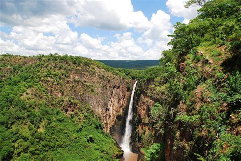 Kalambo Falls medinės konstrukcijos rekonstrukcija
