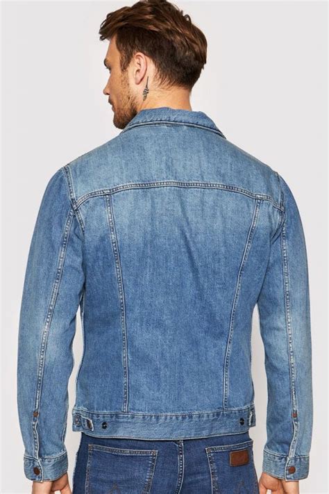 Aplikacijos ant džinsinės striukės