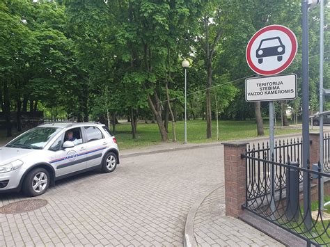 Skirtingi draudžiamųjų ženklų dydžiai ir formos