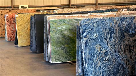 Montuojamos granito plokštės kapavietėje