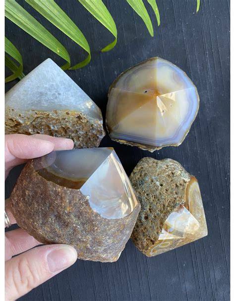 Įvairovė ir praktika: natūralūs akmenys vs. dirbtiniai sprendimai