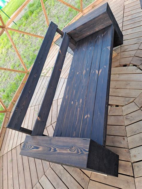 Juodosios vyšnios medienos baldai