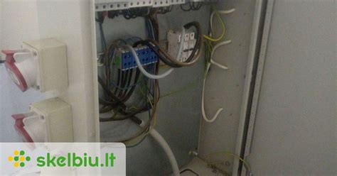 Skirtingų dydžių ir konfigūracijų plieniniai elektros skydai
