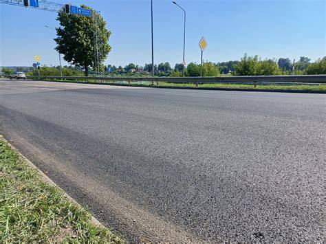 Geriausiai efektyvus grunto paruošimo vaizdas: grunto klojimo ir betono bortelių išdėstymas