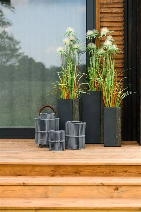 Dekoruotas betono vazonas