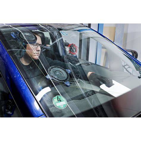 Skysto stiklo taikymas automobilių remontui