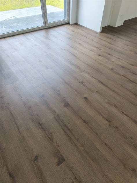 įvairių tipų vinilinių grindų pavyzdžiai