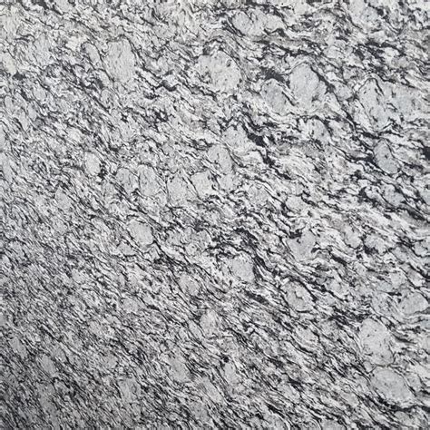 Pavyzdys, kaip „Surf Wave White“ granitas gali būti panaudotas lauko interjere