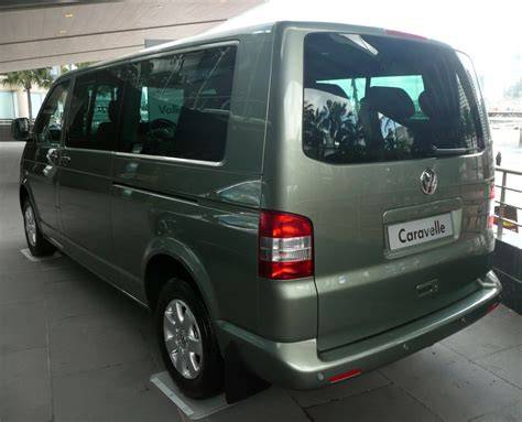 Infografika: Volkswagen Caravelle T5 Long matmenys ir konfigūracijos