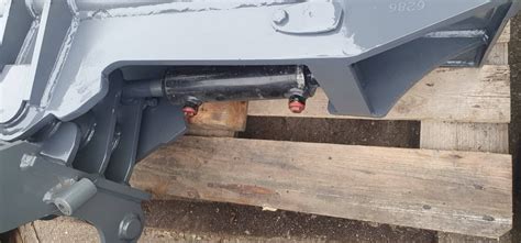 hidraulinis pertraukiklis montuojamas ant ekskavatoriaus