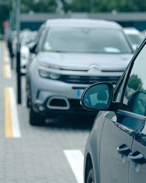 paruoštas automobilio salonas valymui ir šlifavimui