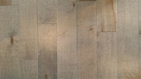 Klevo medienos grindys