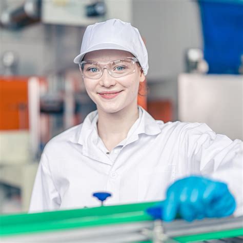 darbuotojas betonuojantis pamatus