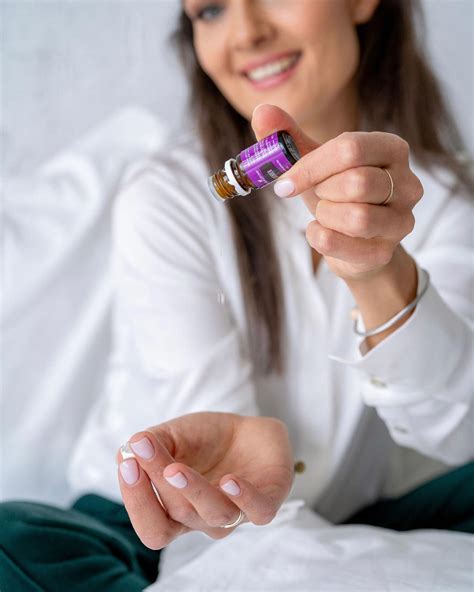 Schematinis vaizdas: eterinių aliejų molekulės ir jų poveikis