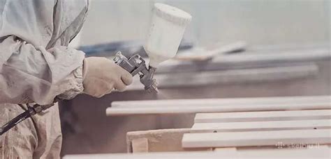 Paruošimas medžio lukšto klijavimui