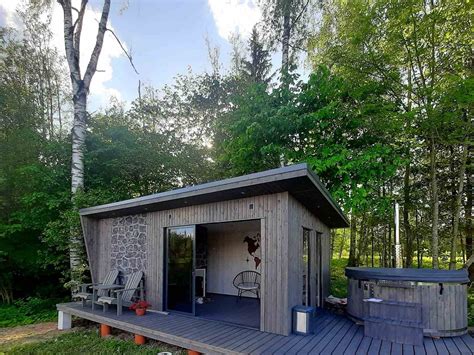 Medinė pirtis su kubilu