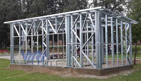 Brėžinys su metalo konstrukcijos detalėmis