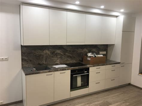 virtuvės apdailos juostelės montavimas