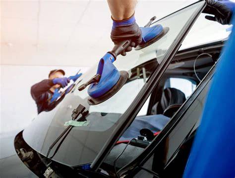 Automobilio kėbulo remontas naudojant stiklo pluošto glaistą