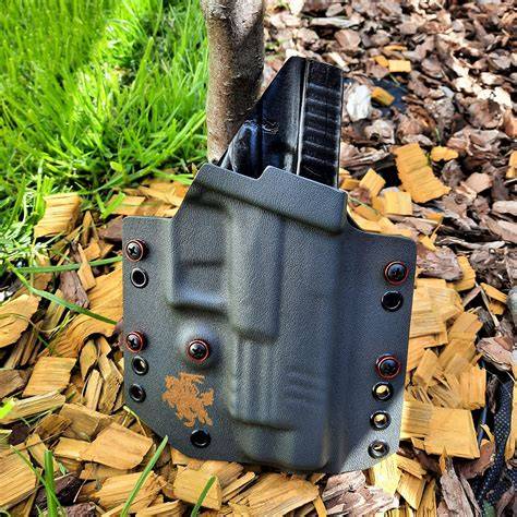 Peilių apvalkalų įvairovė: odiniai, Kydex, nailoniniai ir plastikiniai dėklai