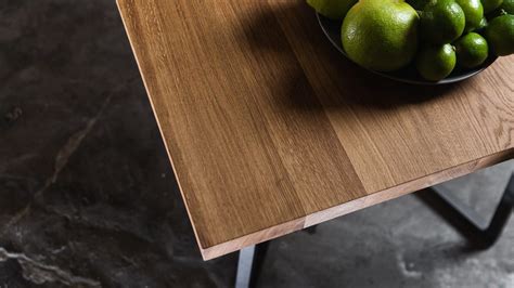 Mediniai ąžuolo baldai svetainėje