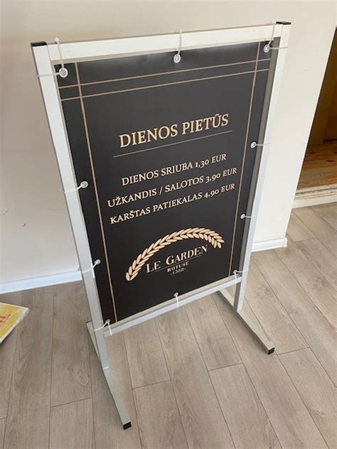 Reklamos stendai iš Axpet plokščių
