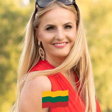 Žmogus kuria savo Facebook pseudoportretą