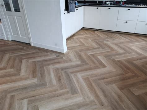 Atsparios vandeniui vinilinės grindys