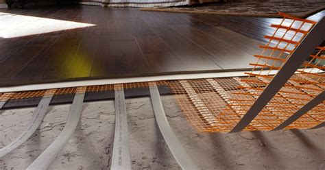 Termovizorinis vaizdas grindinio šildymo plėvelės veikimo