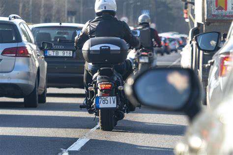 Infografika: motociklų avarijų priežastys ir prevencijos
