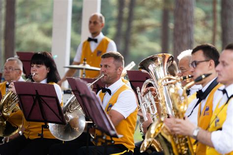 Nuotrauka iš koncerto su atlikėjais ir orkestru