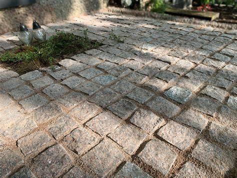 Skaldytų granito trinkelių, spalvų ir paviršiaus įvairovė