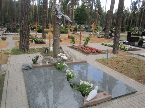 Gaminami paminklai ir antkapiai