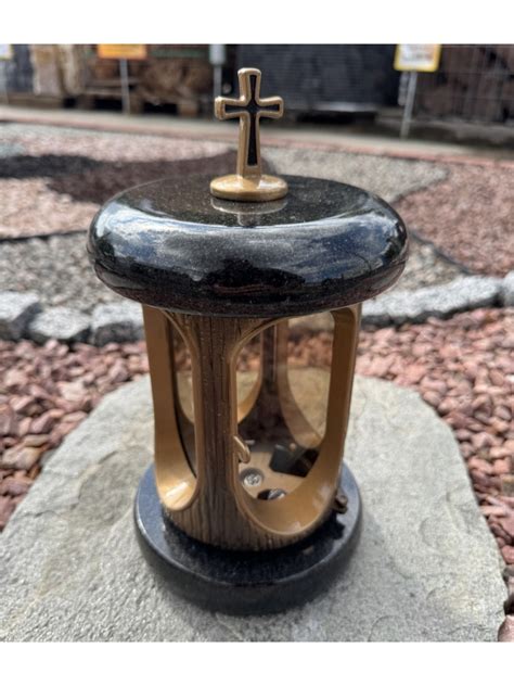 Granito žvakidė kapams