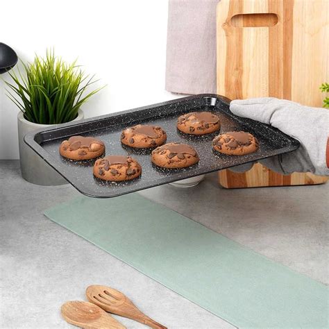 Metalinė kepimo skarda su nelimpančia danga