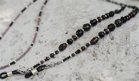 raudonojo granato ir špinelio papuošalai