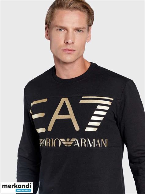 Įvairių storių ir dydžių lygių skardos lakštų nuotrauka