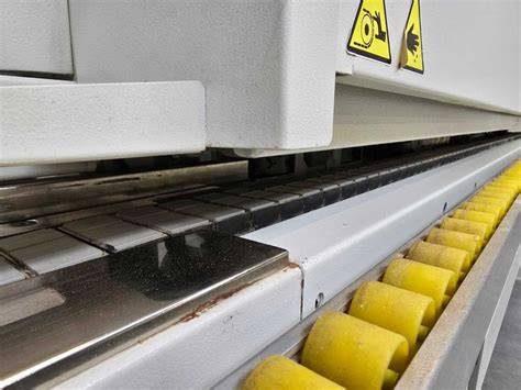 Briaunų laminavimo procesas su ABS ir AirTec technologijų iliustracija